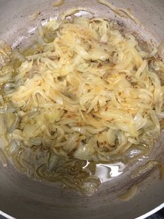 Una foto de 431. Cebolla caramelizada (acompañamiento)
