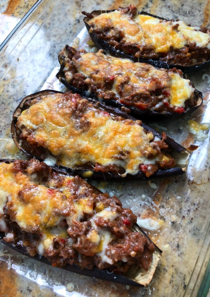 Una foto de Berenjenas rellenas de carne 🍆