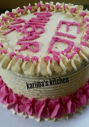 A picture of Vanilla Birthday cake.