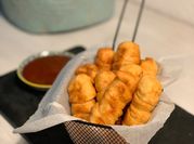 Una foto de palitos de queso