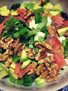 Una foto de Ensalada de salmón ahumado rápida y súper rica