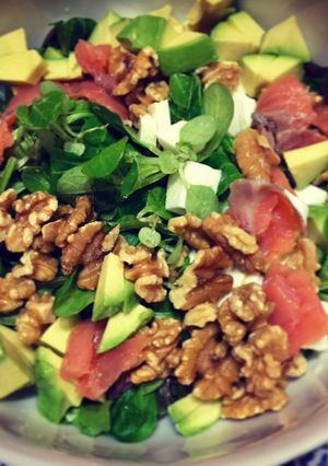 Foto principal de Ensalada de salmón ahumado rápida y súper rica