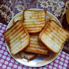 A picture of Aalu ke toast.