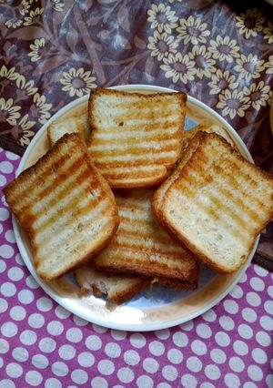 A picture of Aalu ke toast.