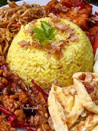 Langkah Gampang Menyiapkan Resep  Nasi Kuning Super Simple yang Enak, Menggugah Selera
