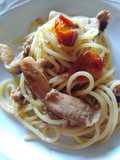 Spaghetti con tonno e funghi