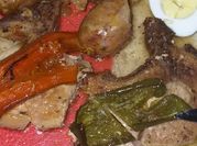 Una foto de costeleta de cerdo al horno