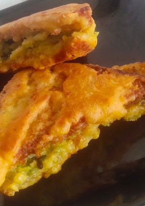 ब्रेड पकोडा (bread pakoda recipe in marathi) रेसिपी चे मुख्य फोटो 