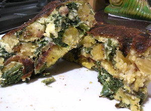 Una foto de Torta plátano con espinaca y queso