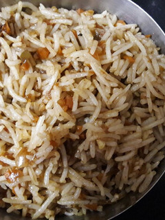 ફ્રાઇડ રાઈસ(Fried Rice Recipe in Gujarati) રેસીપી મુખ્ય ફોટો