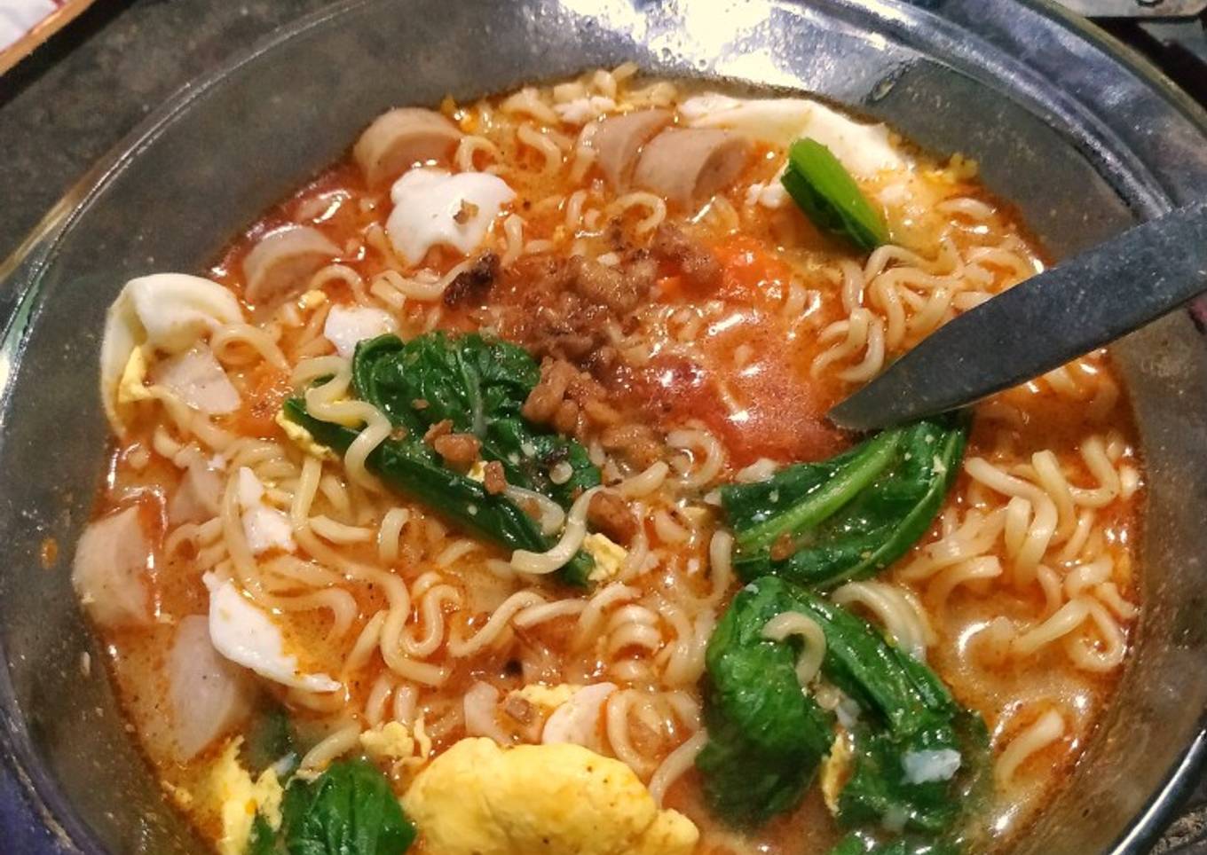 Mie kuah pedas sayur