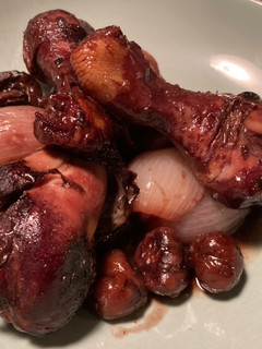 Una foto de Coq au vin aux marrons (Pollo al vino con castañas)