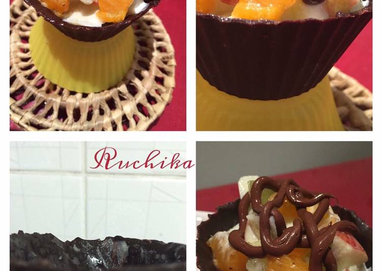 Fruit cream in Chocolate cup