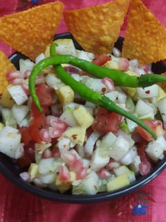 પેર સાલસા વિથ નાચોસ (Pear Salsa With Nachos Recipe In Gujarati) રેસીપી મુખ્ય ફોટો