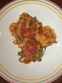 Foto di Tagliatelle paglia e fieno al sugo di sgombro