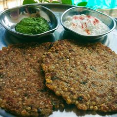 A picture of Sabudana thalipeeth.