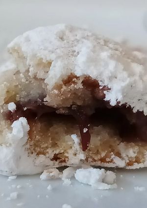 O poză a rețetei Cornulețe fragede cu marmeladă de prune.