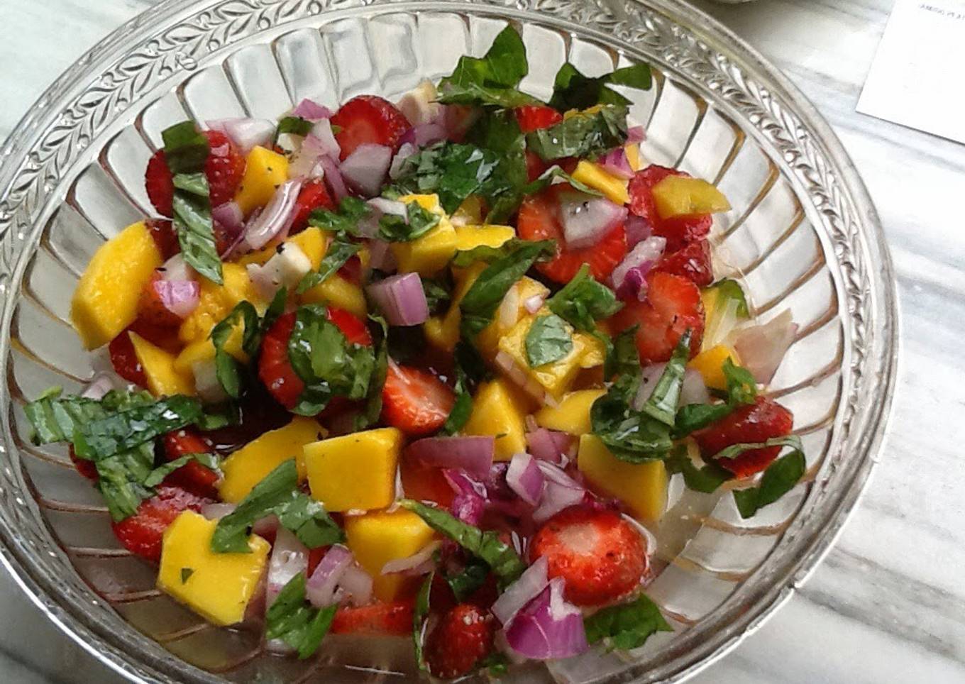 Ensalada de mangos y fresas
