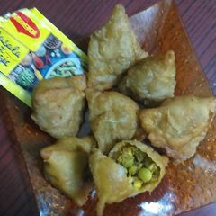 A picture of Matar Samosa.