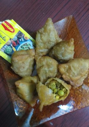 A picture of Matar Samosa.
