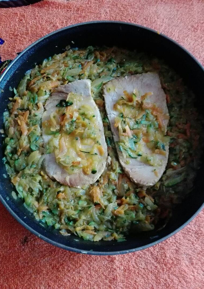 Una foto de Lomos de atún con verduras