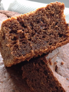 Una foto de Bizcocho esponjoso de chocolate y queso