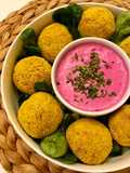 Polpette speziate di ceci e zucca con salsa rosa alla barbabietola