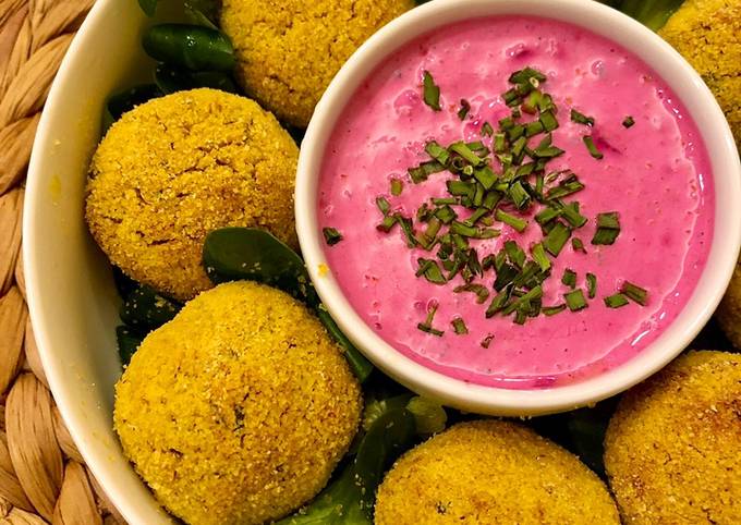 Polpette speziate di ceci e zucca con salsa rosa alla barbabietola