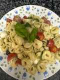 564. Ensalada capresse de tortellini (principal pasta)