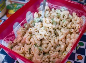 Una foto de Ensalada de coditos con mayonesa y verduras