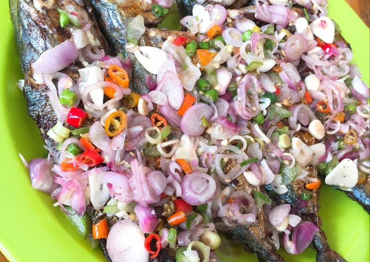 Resep Ikan goreng peda sambal matah Lezat