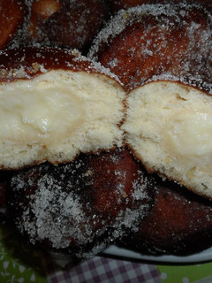 Una foto de Pelotas de fraile. Con crema pastelera