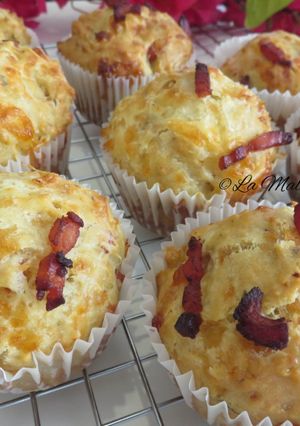 Una foto de Muffins salados de Bacon y Queso