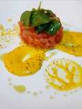 Tartare di salmone e pompelmo su mango