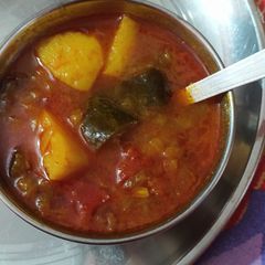 A picture of Aloo baingan.