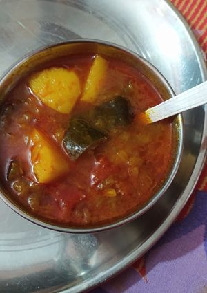 A picture of Aloo baingan.