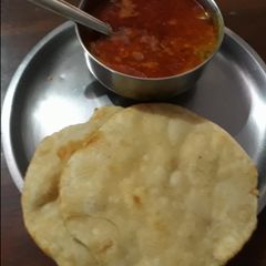 A picture of Dal Pakwan.
