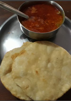 A picture of Dal Pakwan.