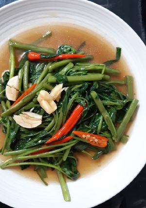 รูปของ "ผัดผักบุ้ง" Stir Fried Morning Glory🌶🧄
