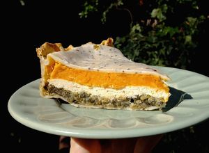 Una foto de Tarta tricolor de calabaza, acelga y ricotta