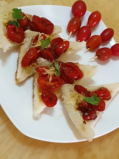 A picture of Tomato Garlic Toast.