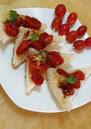 A picture of Tomato Garlic Toast.