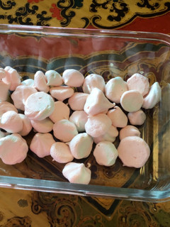 A picture of Colorful Meringues.