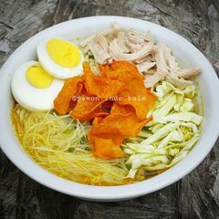 A picture of Soto Ayam (Indonesian Chicken Soup).