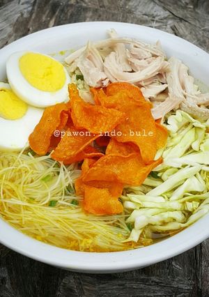 A picture of Soto Ayam (Indonesian Chicken Soup).