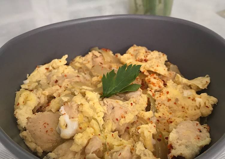 Oyakodon
(Chicken Rice Bowl and Egg)