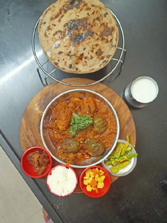 ભરેલા રીંગણાં (Bharela Ringan Recipe In Gujarati) રેસીપી મુખ્ય ફોટો