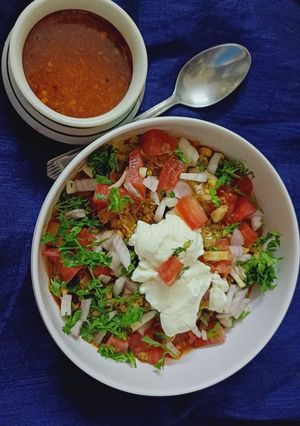 A picture of Leftover sev chivda misal.