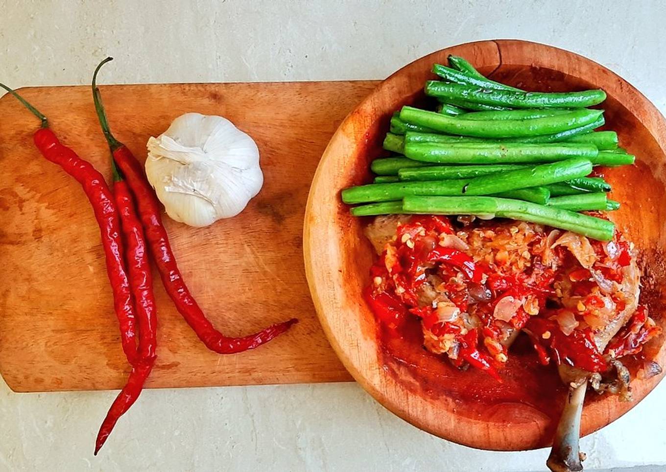 Ayam penyet sambal bawang