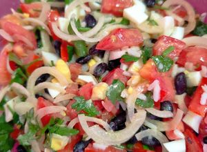 Una foto de Ensalada de colores, bien completa